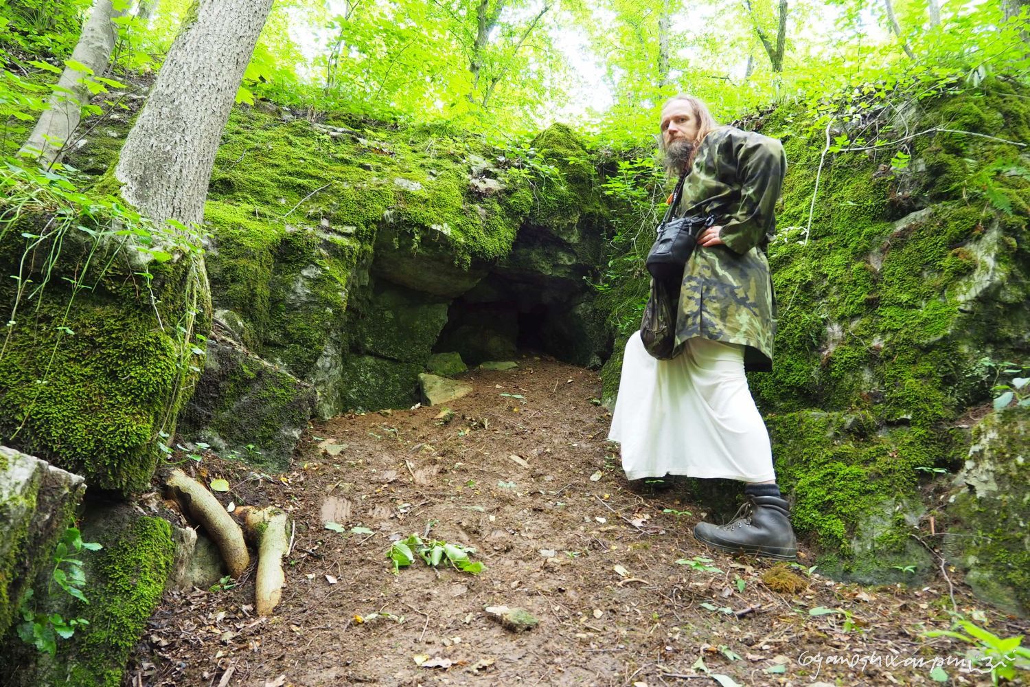 Barunčina jeskyně pod Svatými schody. Foto: Marek Gyaneshwarpuri 2021.
