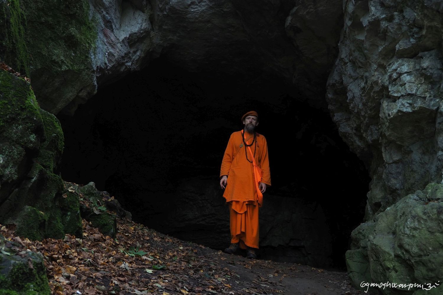 Opravdu mystický Švédův stůl. Foto: Swami Gyaneshwarpuri 2023.
