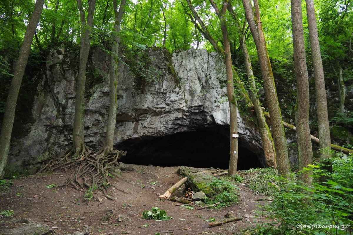Jeskyně Pekárna - vchod. Foto: Swami Gyaneshwarpuri 2021.